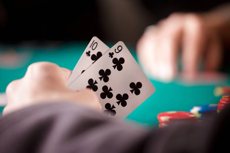 Starting Hand là gì? Không phải lá nào cũng đáng chơi